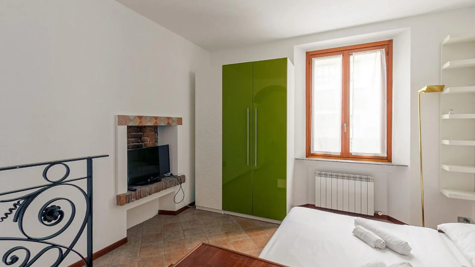 Giuseppe Ripamonti Vista Parco By Halldis Milan Apartment